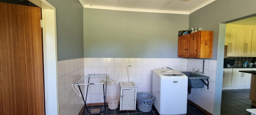 5 Bedroom Property for Sale in Roodewal Free State